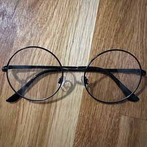 CLEAR NON PERSCRIPTED GLASSES